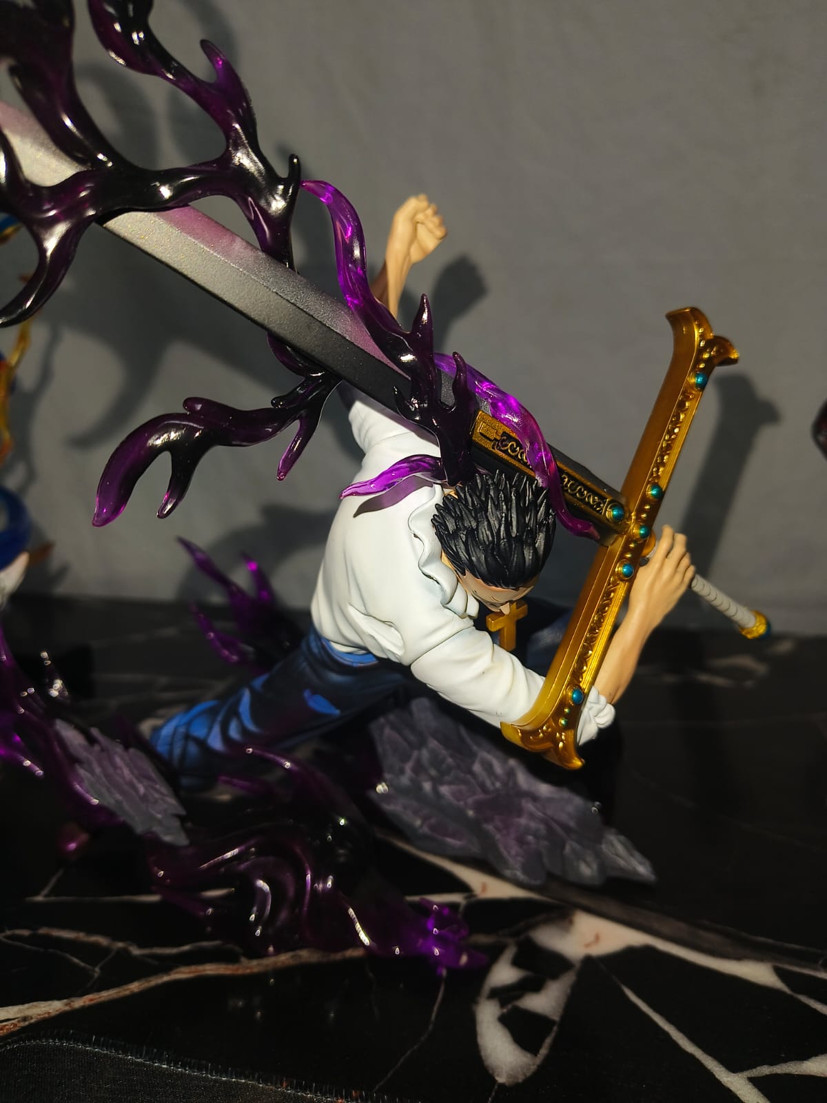 Dracule Mihawk “World’s Strongest Swordsman” Statue – One Piece Premium Anime Collectible