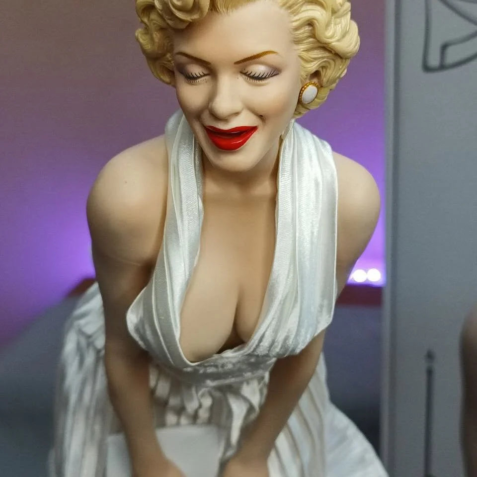 Marilyn Monroe Figure – Premium Hollywood Icon PVC Collectible Statue