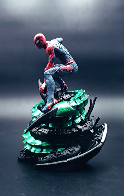 Marvel Spider-Man PS4 Premium Action Figure – Collector's Edition Display Model (Multicolor)