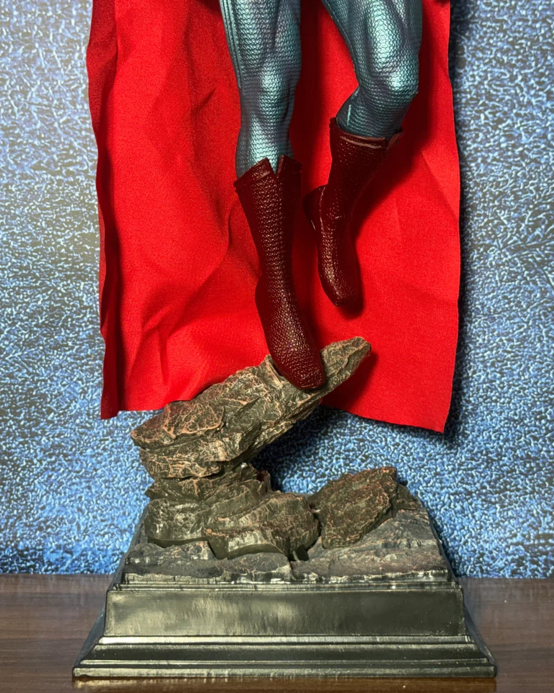 DC Superman Henry Cavill LED Light-Up Action Figure – 50cm Premium Limited Edition PVC Collectible Statue with Red LED Eyes & Display Base