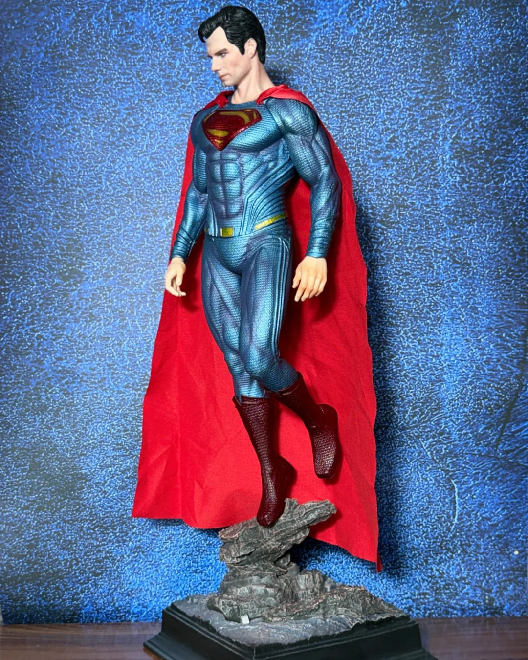 DC Superman Henry Cavill LED Light-Up Action Figure – 50cm Premium Limited Edition PVC Collectible Statue with Red LED Eyes & Display Base