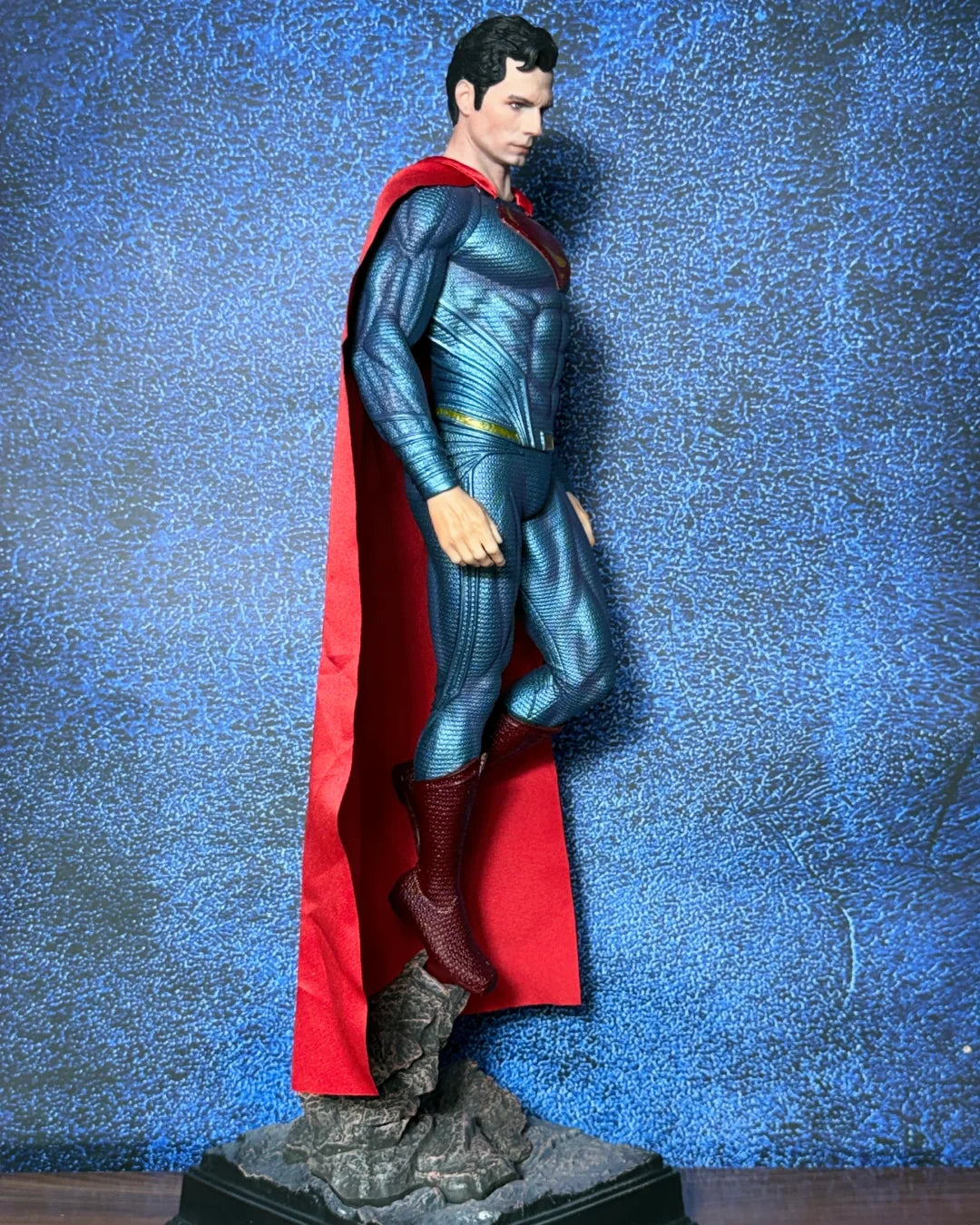 DC Superman Henry Cavill LED Light-Up Action Figure – 50cm Premium Limited Edition PVC Collectible Statue with Red LED Eyes & Display Base