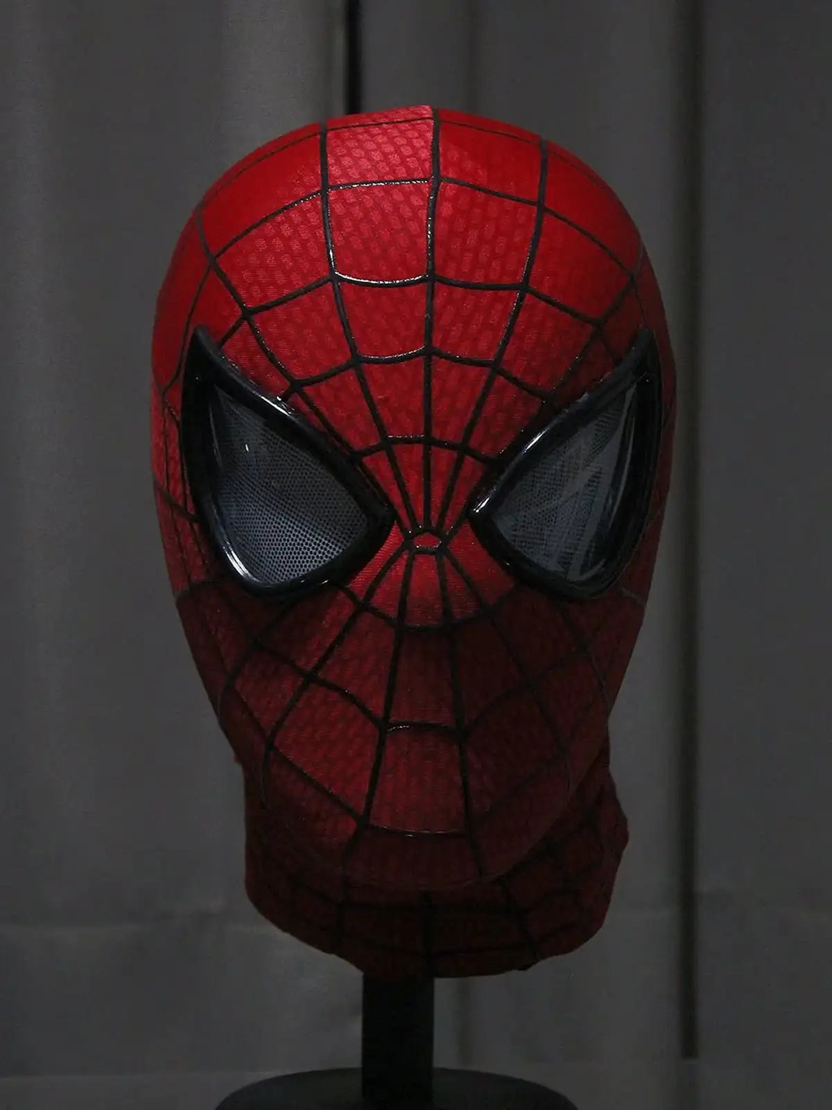The Amazing Spider-Man Premium LED Cosplay Mask – Movie Replica Spider-Man Light-Up Collectible