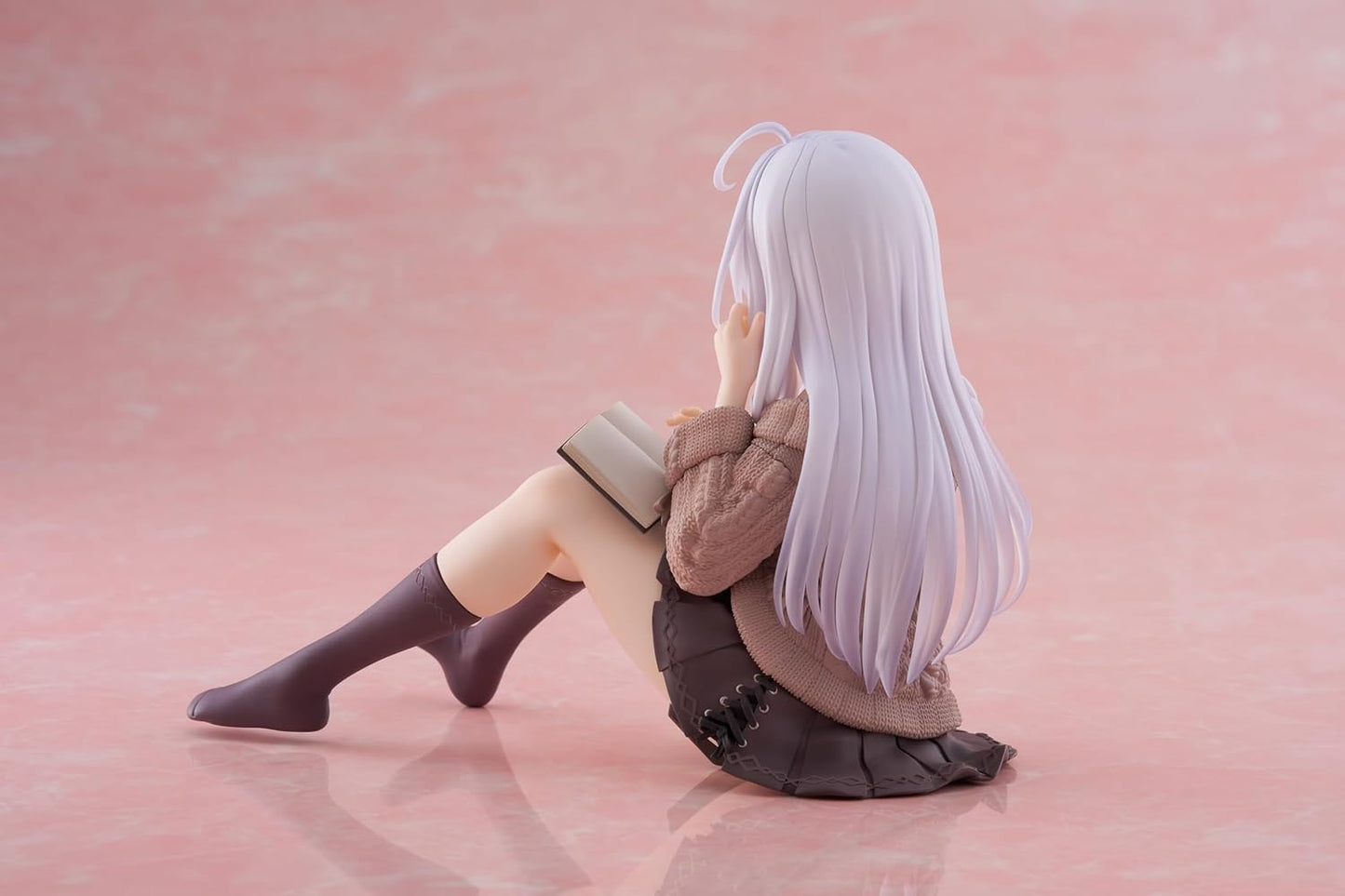 Taito Wandering Witch: The Journey of Elaina Desktop Cute Figure – Elaina (Casual Clothes Ver.)