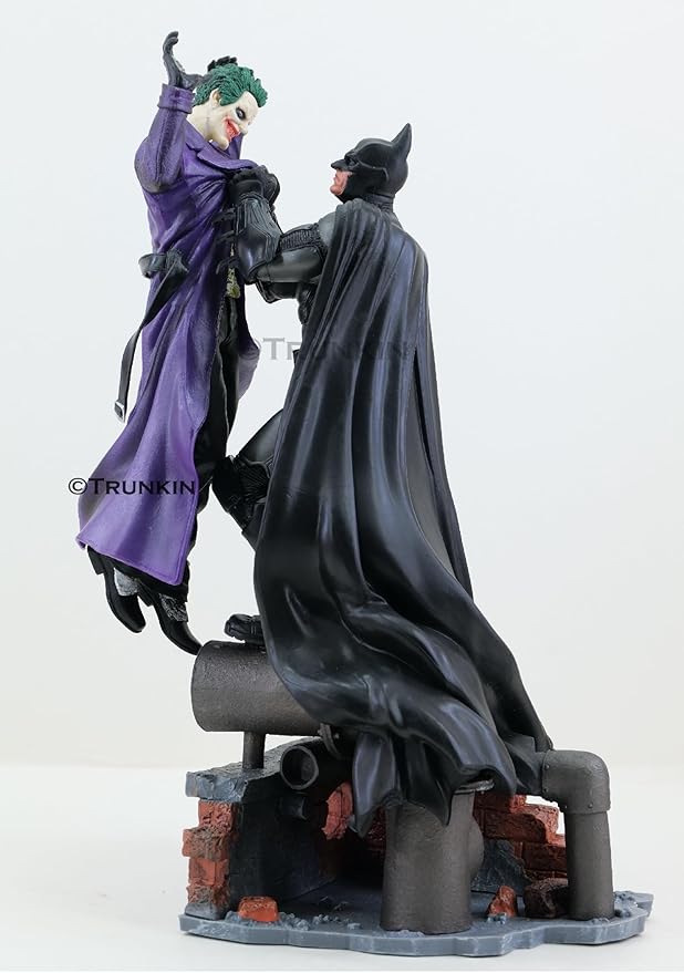 Batman vs Joker Showdown Statue – 30cm Premium PVC Collectible Figure