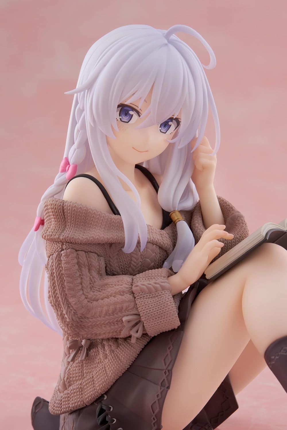 Taito Wandering Witch: The Journey of Elaina Desktop Cute Figure – Elaina (Casual Clothes Ver.)
