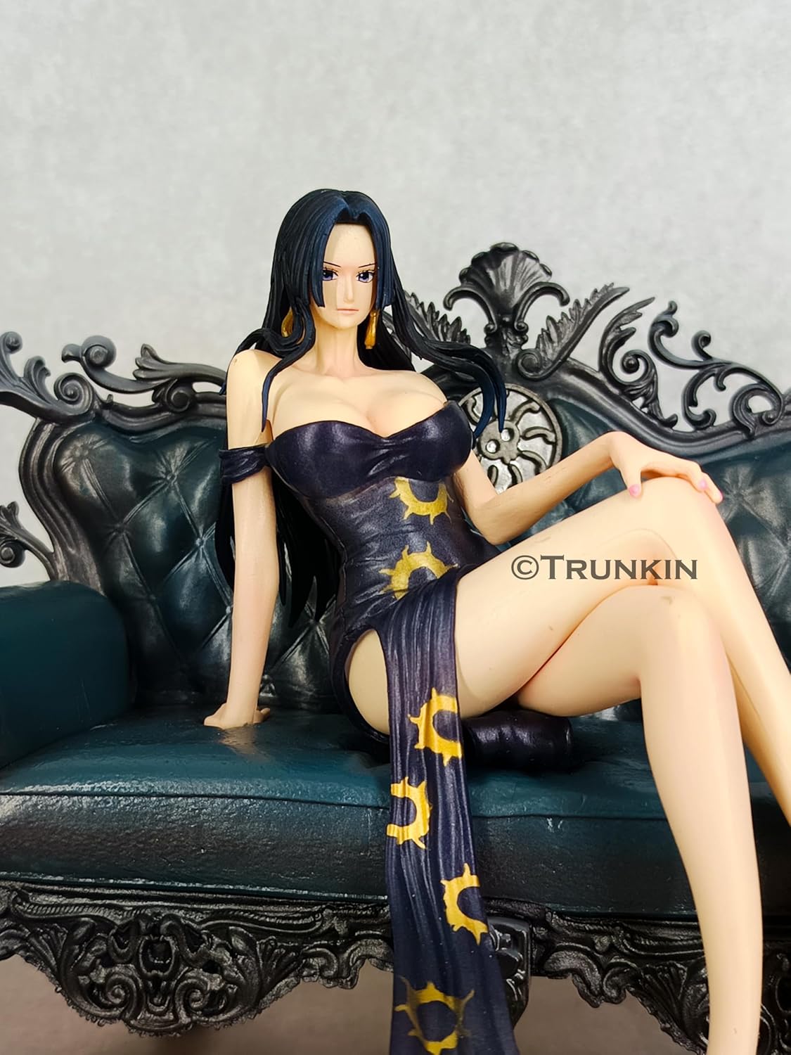 Trunkin One Piece Boa Hancock Sitting On Sofa 15.5 cm PVC Action Figure for Collection Figurine