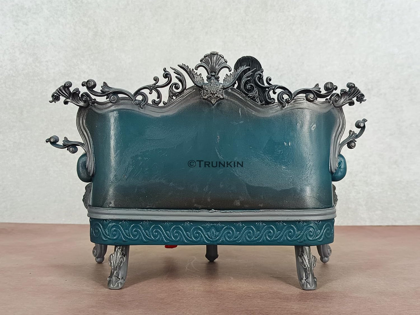 Trunkin One Piece Boa Hancock Sitting On Sofa 15.5 cm PVC Action Figure for Collection Figurine