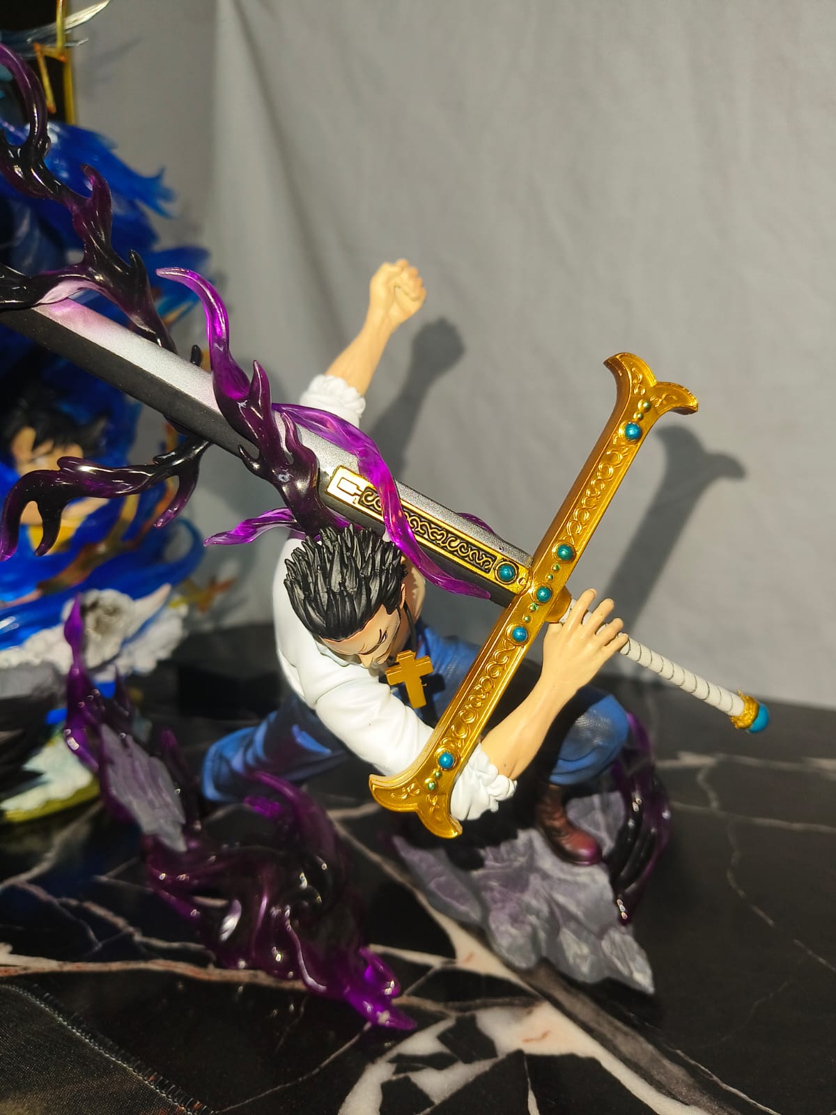 Dracule Mihawk “World’s Strongest Swordsman” Statue – One Piece Premium Anime Collectible