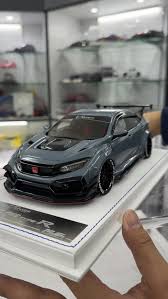 Honda Civic Type R FK8 Varis Widebody – 1:18 Premium Diecast Model Car