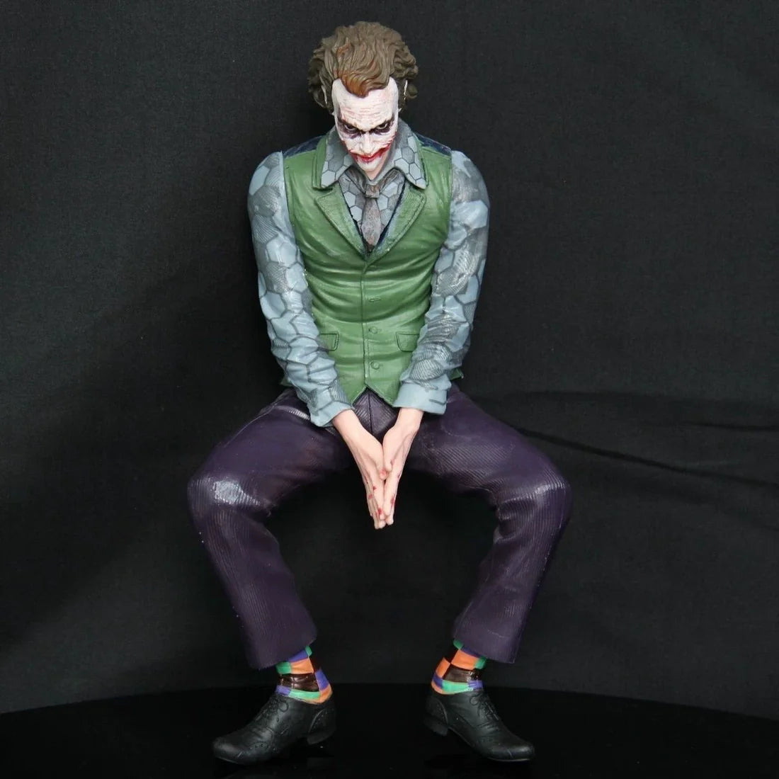 Joker Throne Sitting Figure – 24cm Premium Limited Collector Edition | AnimeLegacy 🃏✨