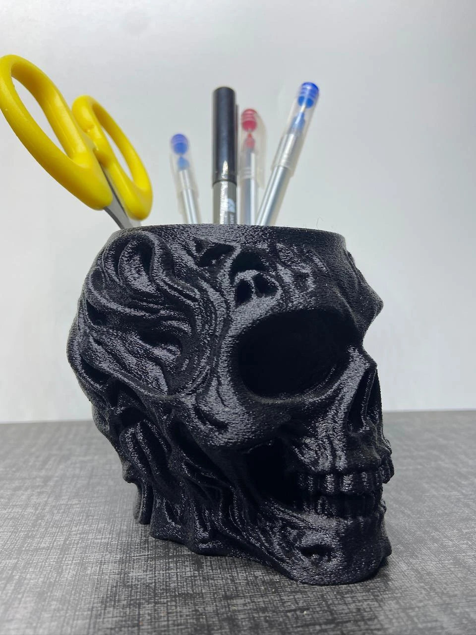 Wyn Vouge Skull Pen Stand – Black Plastic Desktop Organizer for Office & Study Table